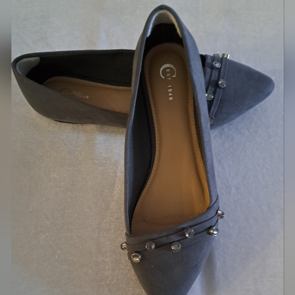 Cato est 1946 gray flats with matching jewels on front & silver around t… - Picture 2 of 5
